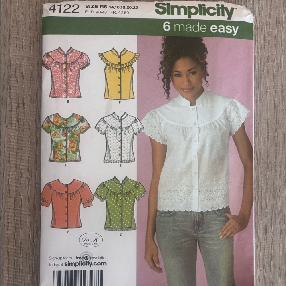 Simplicity Women's White Lace Top